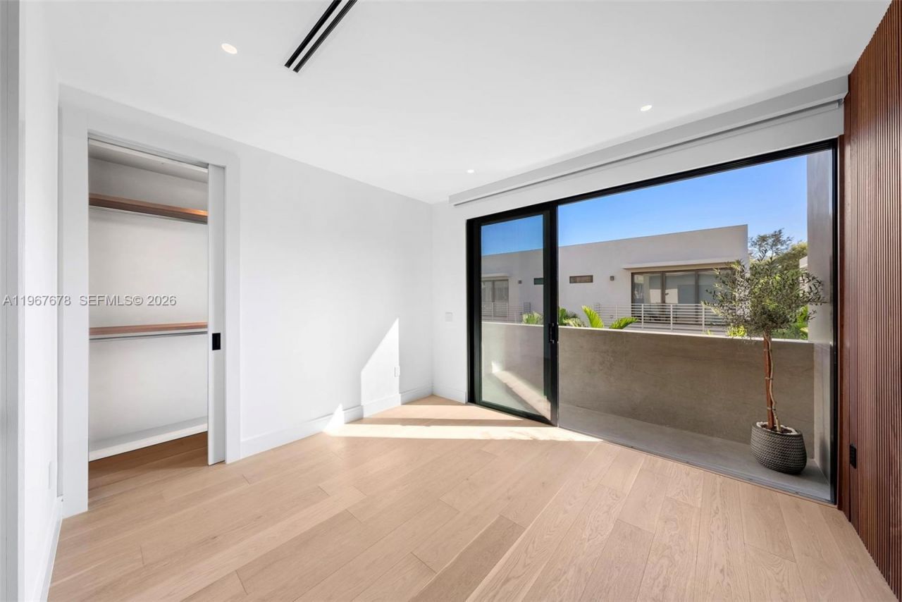 3119 Plaza St, Miami, FL 33133 Photo