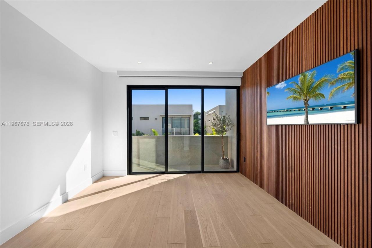 3119 Plaza St, Miami, FL 33133 Photo