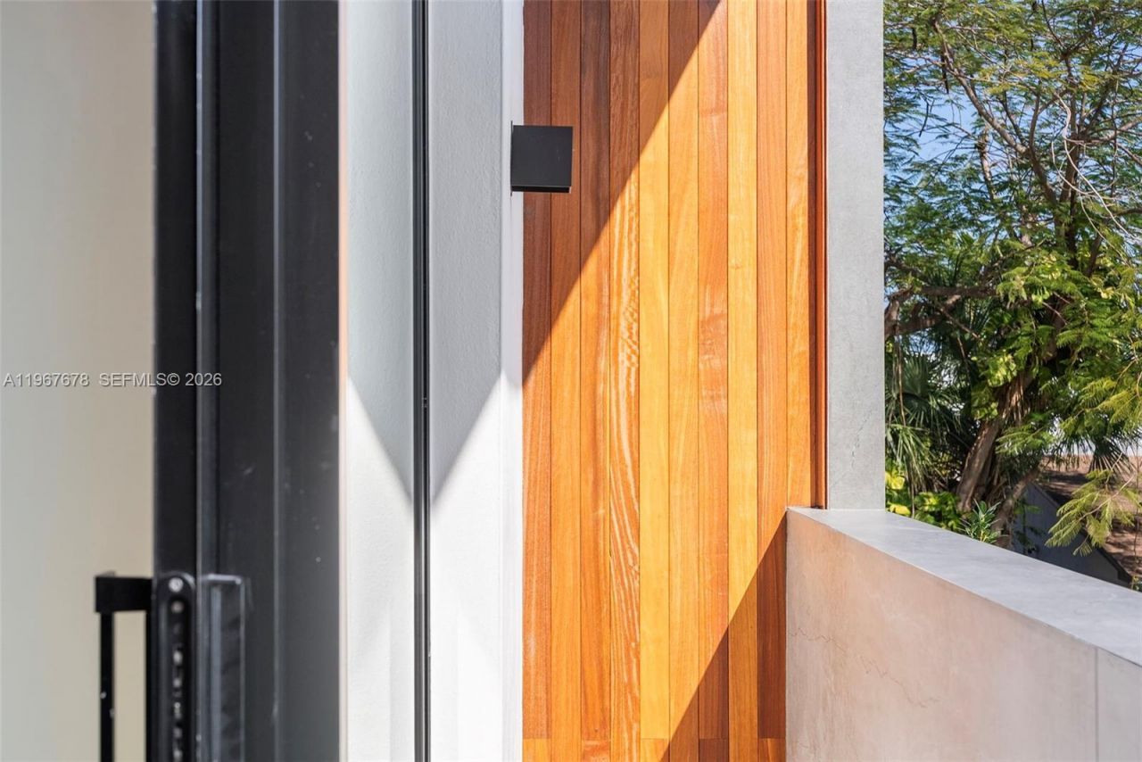 3119 Plaza St, Miami, FL 33133 Photo