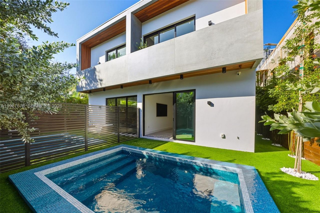 3119 Plaza St, Miami, FL 33133 Photo