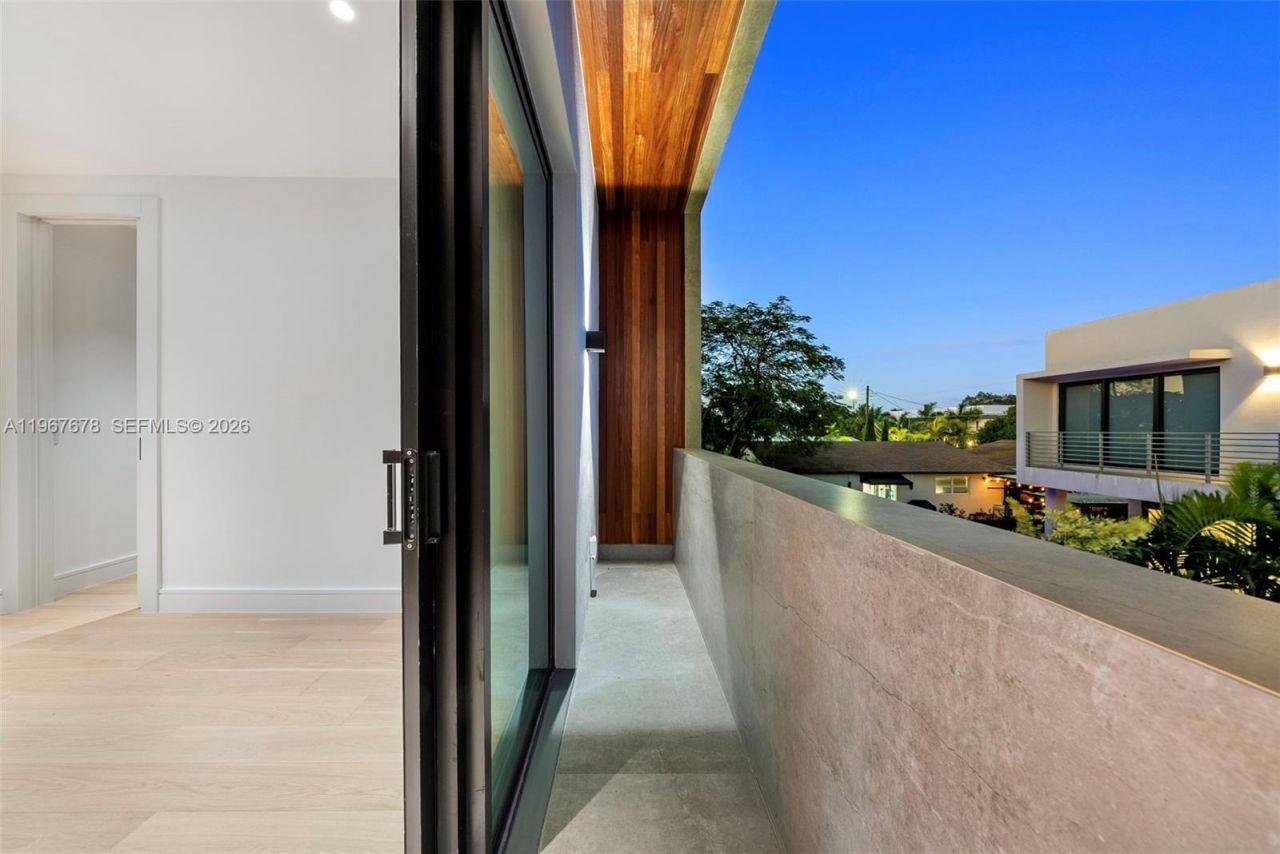 3119 Plaza St, Miami, FL 33133 Photo