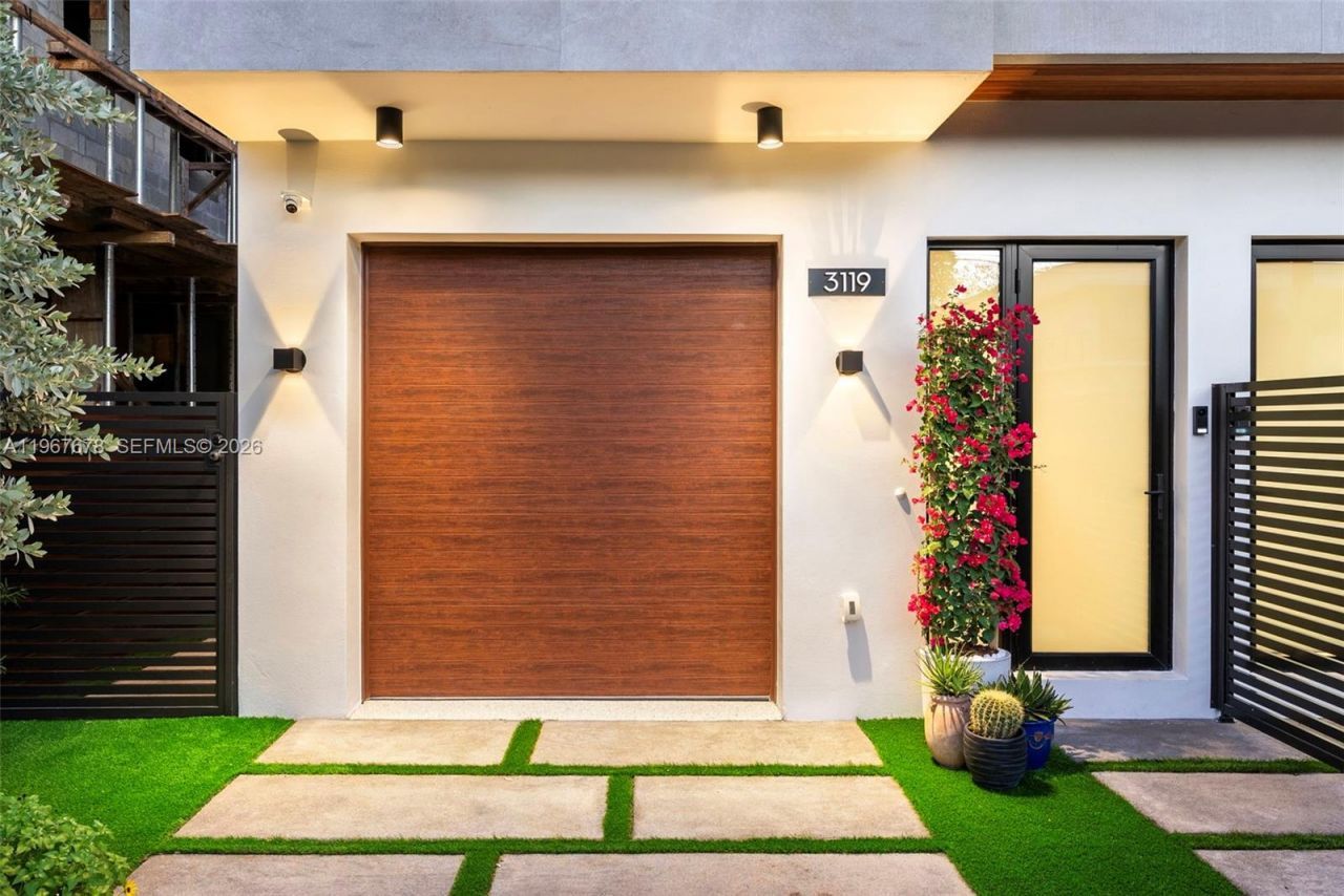 3119 Plaza St, Miami, FL 33133 Photo