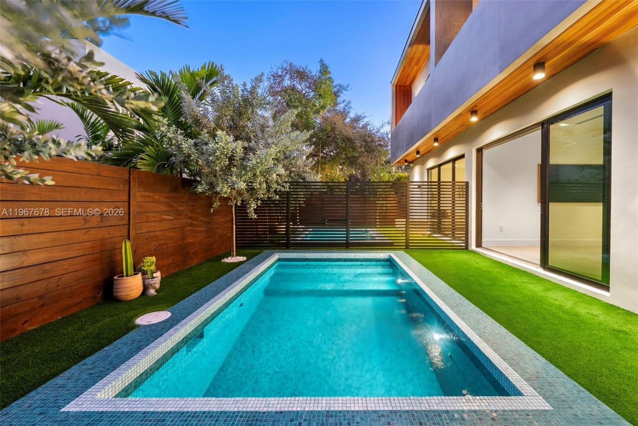 3119 Plaza St, Miami, FL 33133 Photo