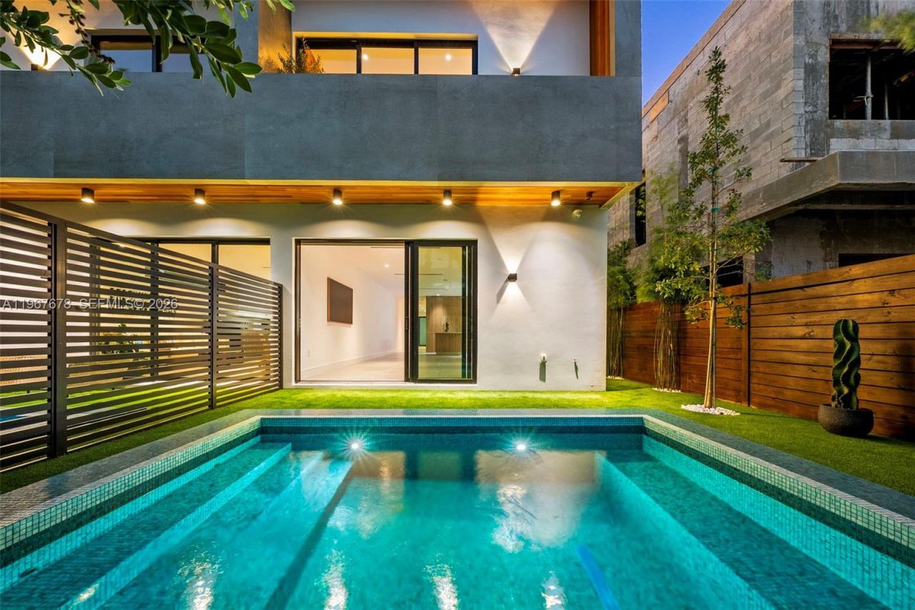 3119 Plaza St, Miami, FL 33133 Photo