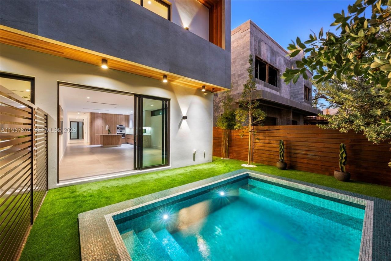 3119 Plaza St, Miami, FL 33133 Photo