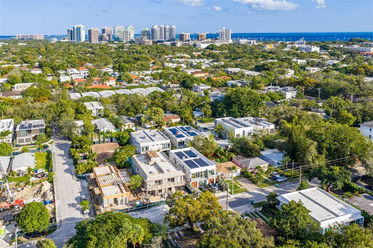 3119 Plaza St, Miami, FL 33133 Photo