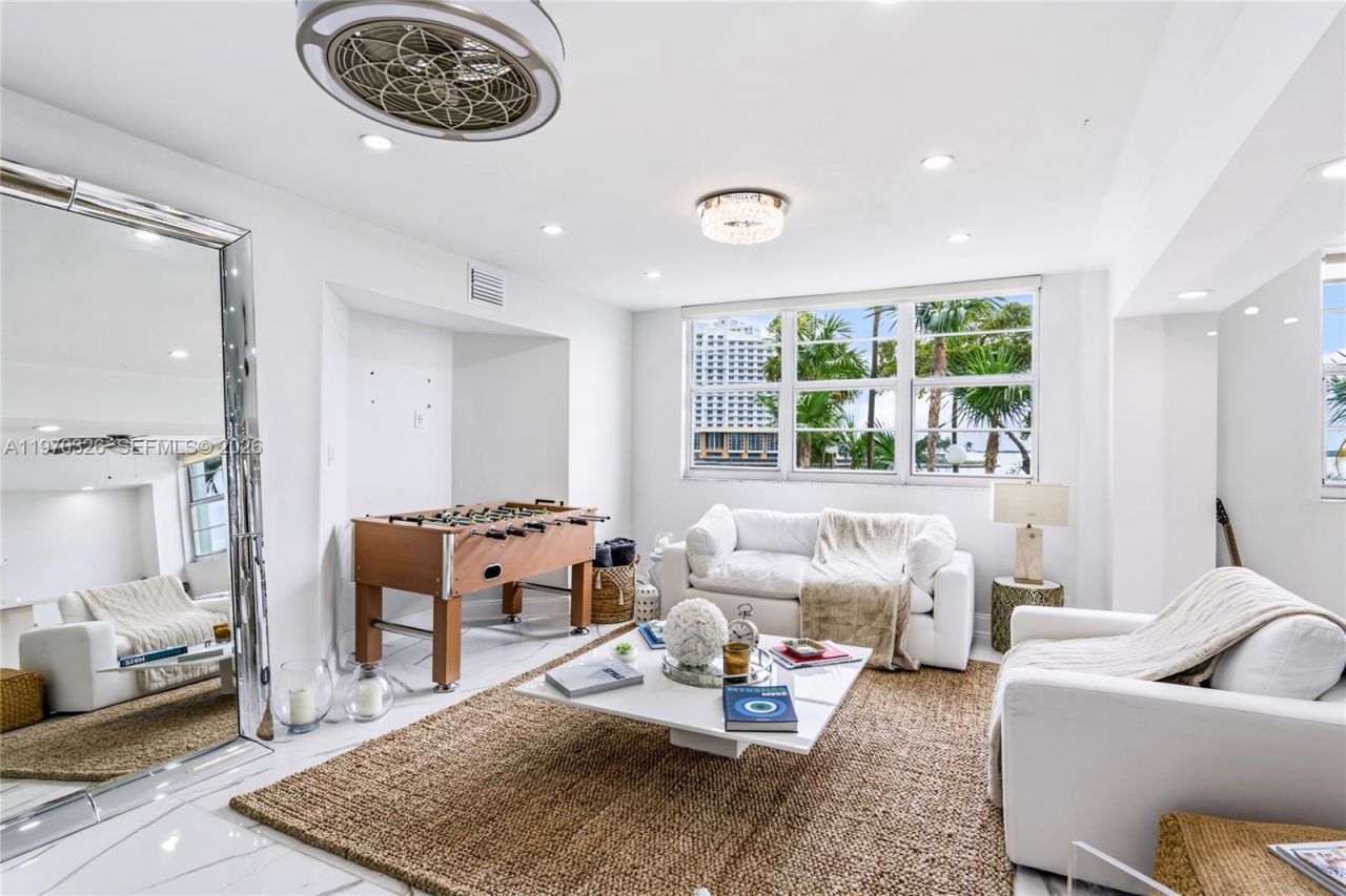 905 Brickell Bay Dr, Unit 230, Miami, FL 33131 Photo