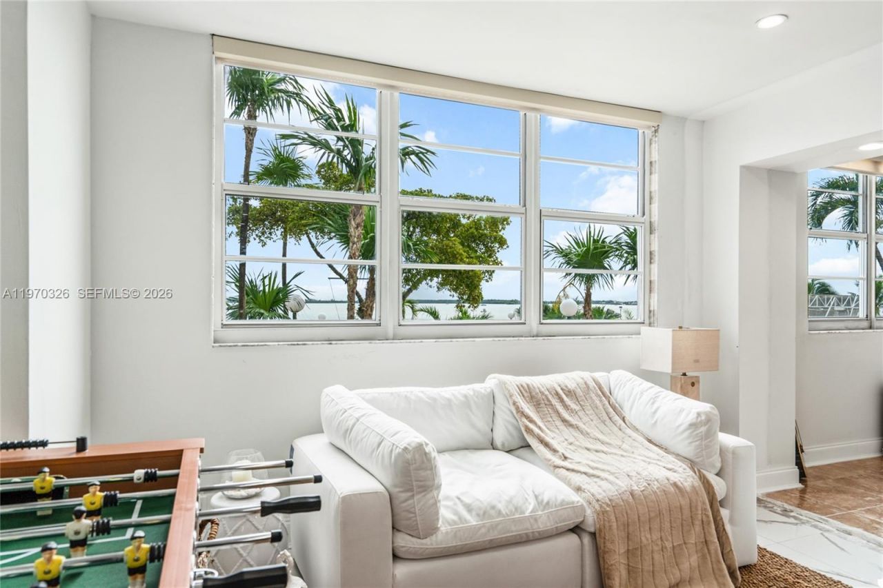 905 Brickell Bay Dr, Unit 230, Miami, FL 33131 Photo