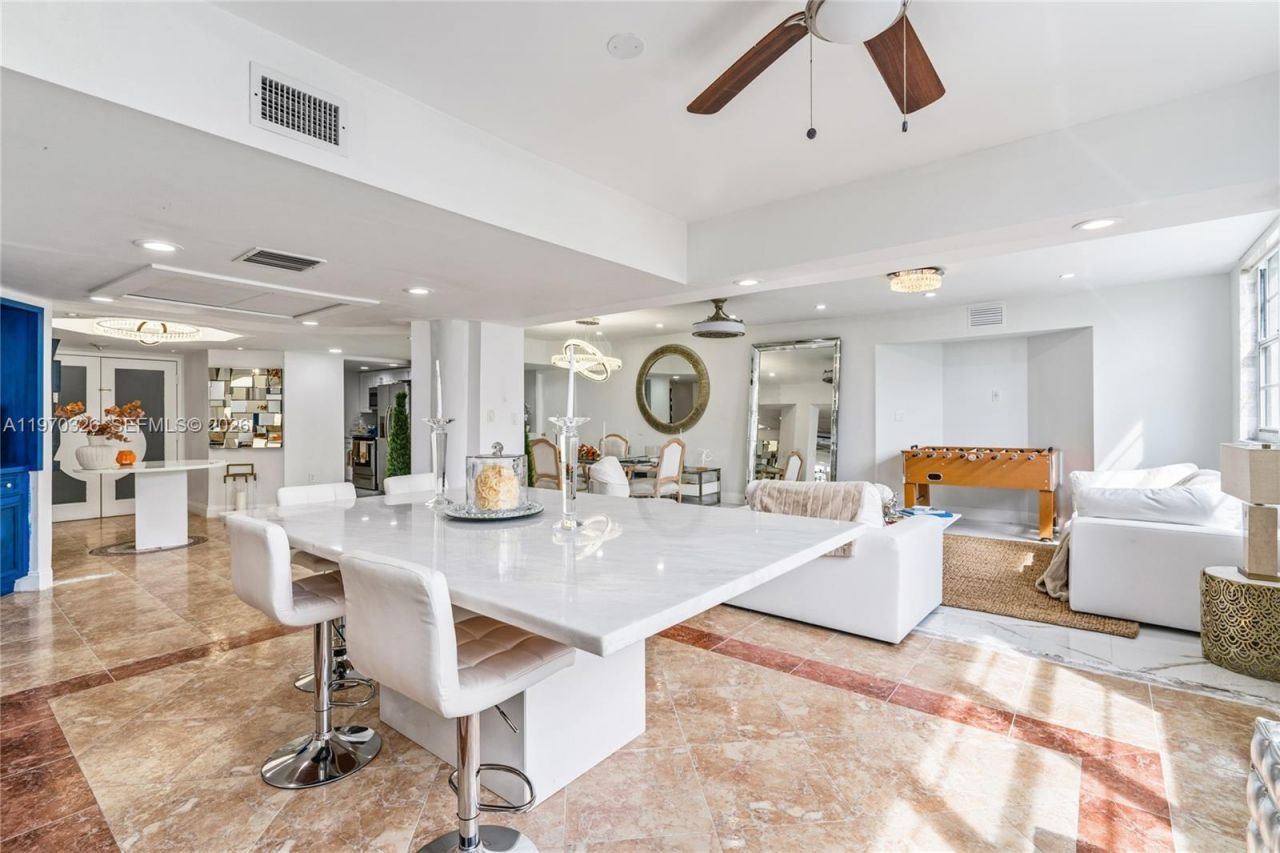 905 Brickell Bay Dr, Unit 230, Miami, FL 33131 Photo