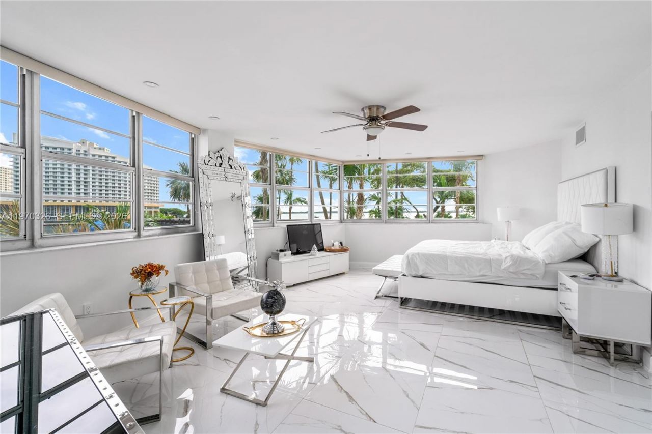 905 Brickell Bay Dr, Unit 230, Miami, FL 33131 Photo