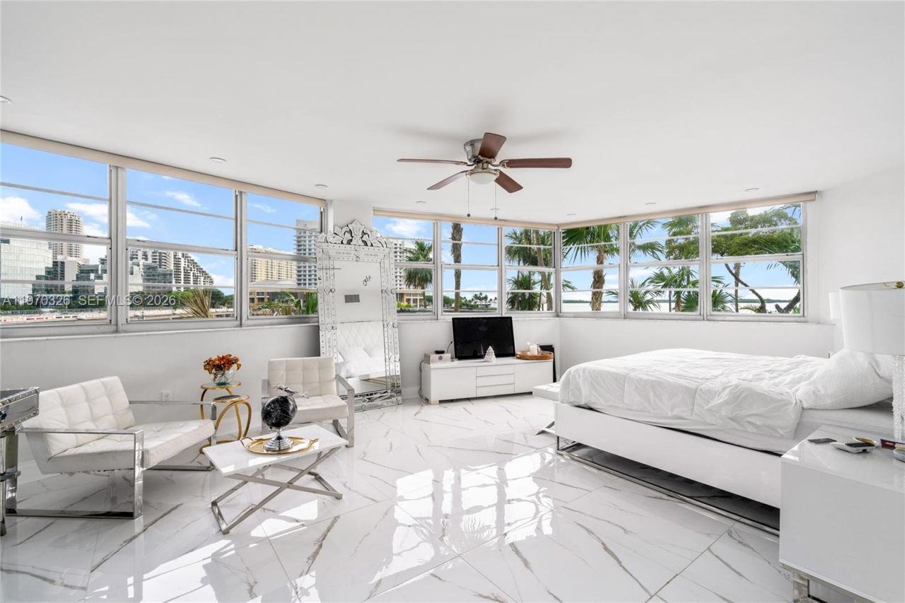 905 Brickell Bay Dr, Unit 230, Miami, FL 33131 Photo