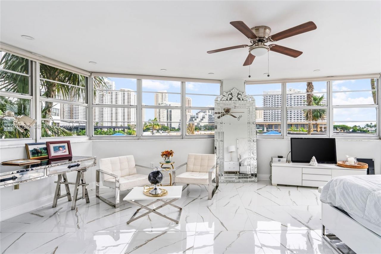 905 Brickell Bay Dr, Unit 230, Miami, FL 33131 Photo