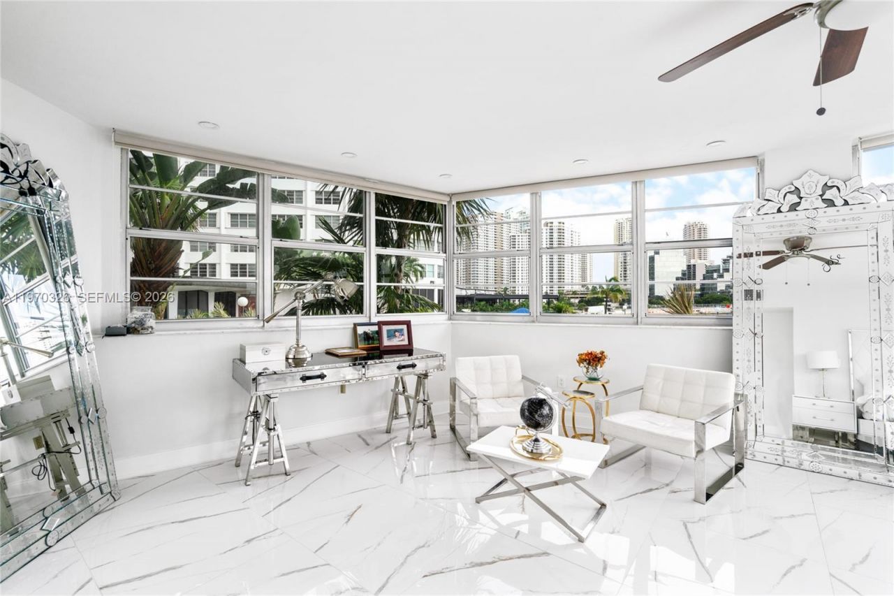 905 Brickell Bay Dr, Unit 230, Miami, FL 33131 Photo