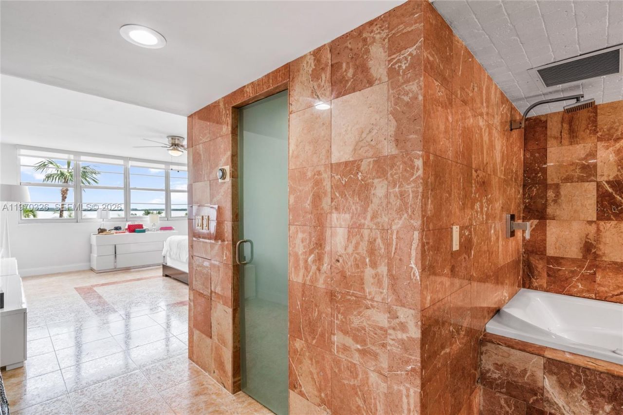 905 Brickell Bay Dr, Unit 230, Miami, FL 33131 Photo
