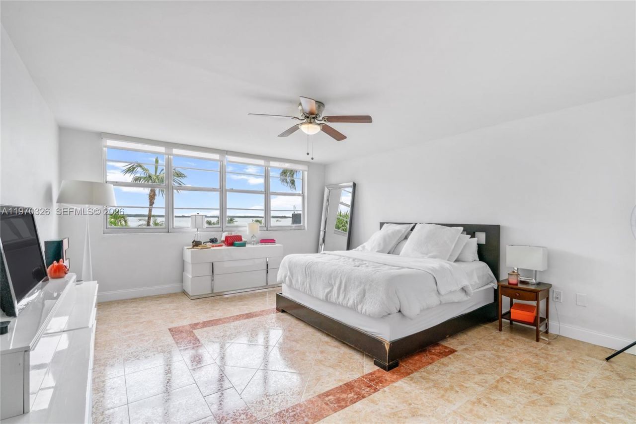 905 Brickell Bay Dr, Unit 230, Miami, FL 33131 Photo