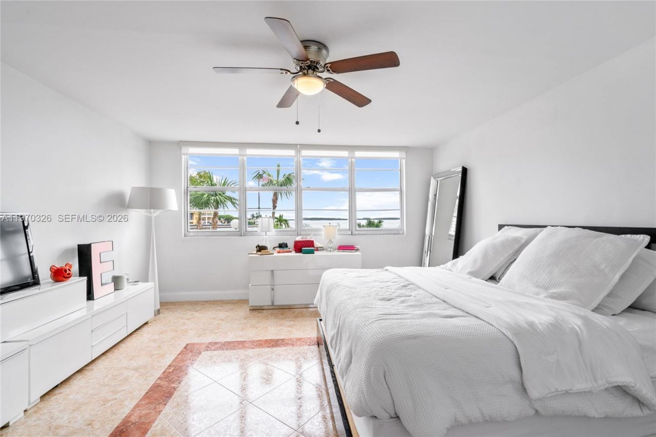 905 Brickell Bay Dr, Unit 230, Miami, FL 33131 Photo