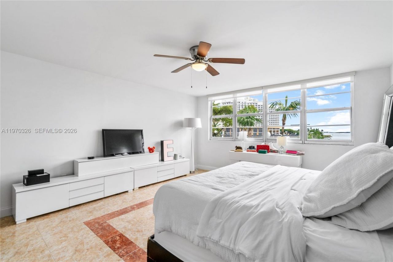 905 Brickell Bay Dr, Unit 230, Miami, FL 33131 Photo