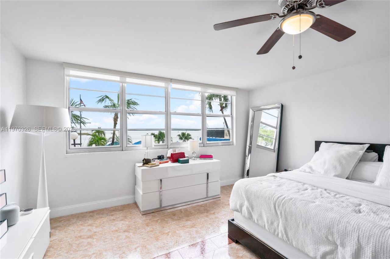 905 Brickell Bay Dr, Unit 230, Miami, FL 33131 Photo