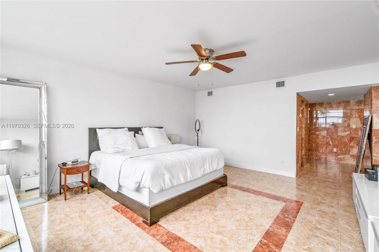 905 Brickell Bay Dr, Unit 230, Miami, FL 33131 Photo