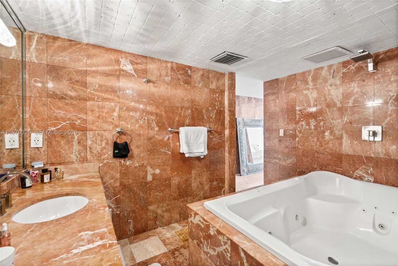 905 Brickell Bay Dr, Unit 230, Miami, FL 33131 Photo