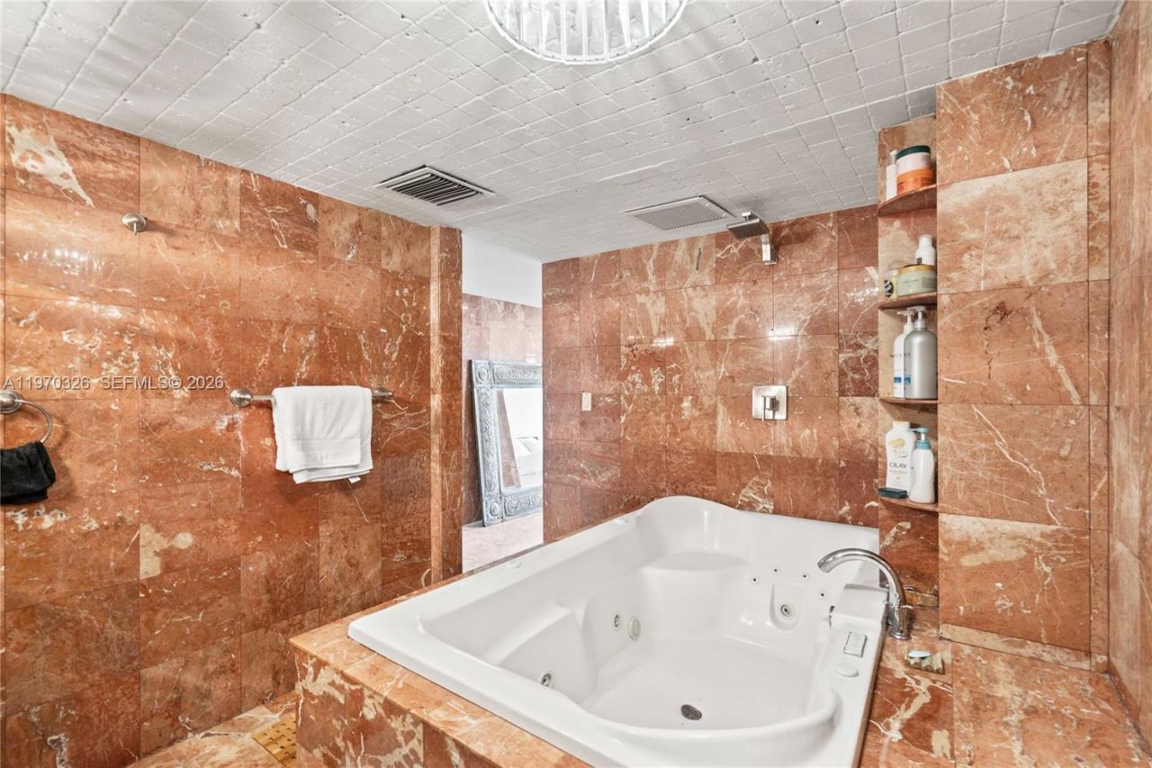 905 Brickell Bay Dr, Unit 230, Miami, FL 33131 Photo