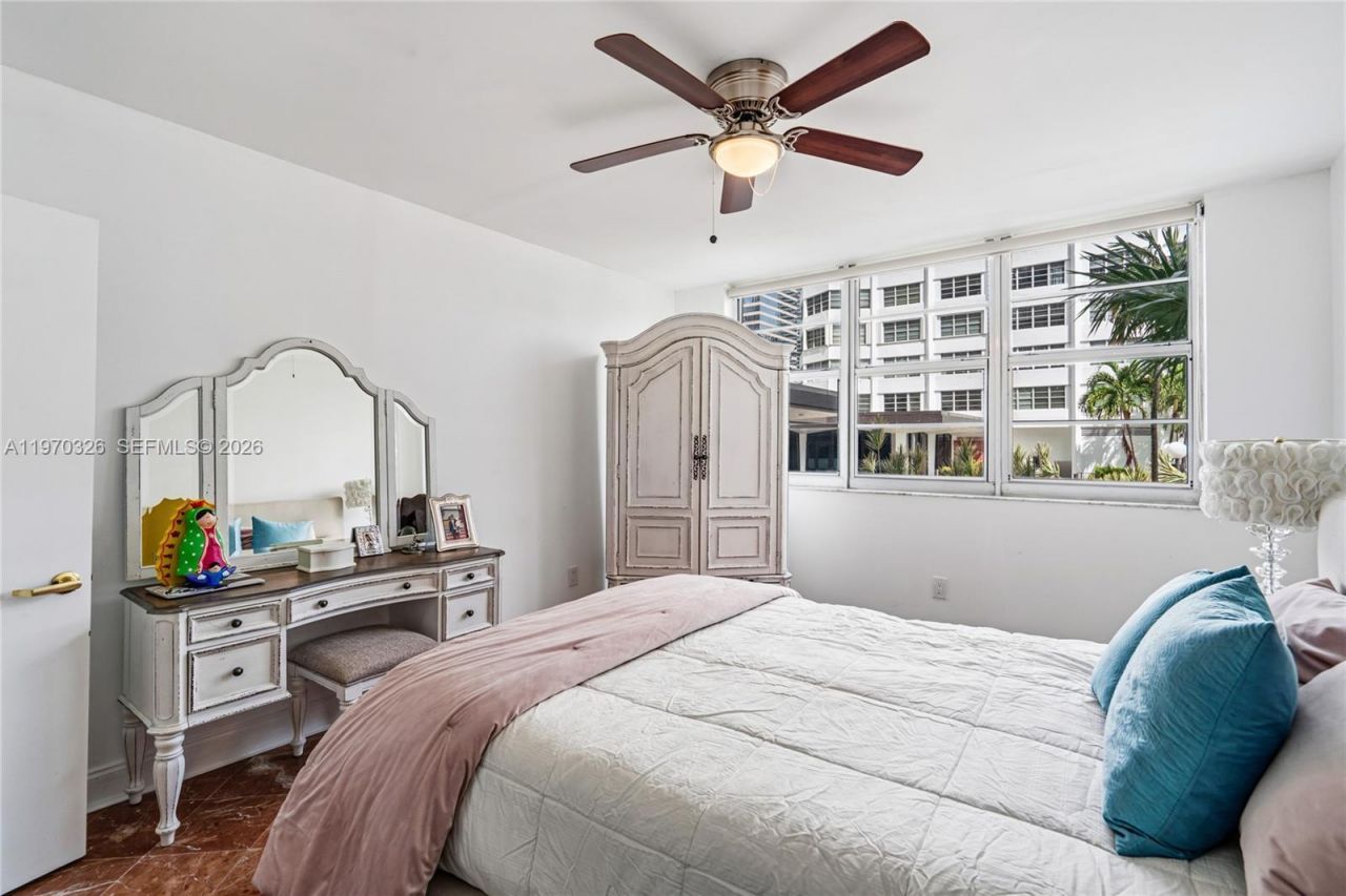 905 Brickell Bay Dr, Unit 230, Miami, FL 33131 Photo