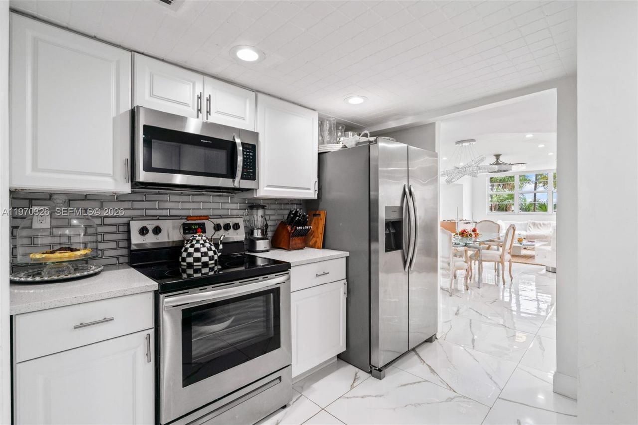 905 Brickell Bay Dr, Unit 230, Miami, FL 33131 Photo
