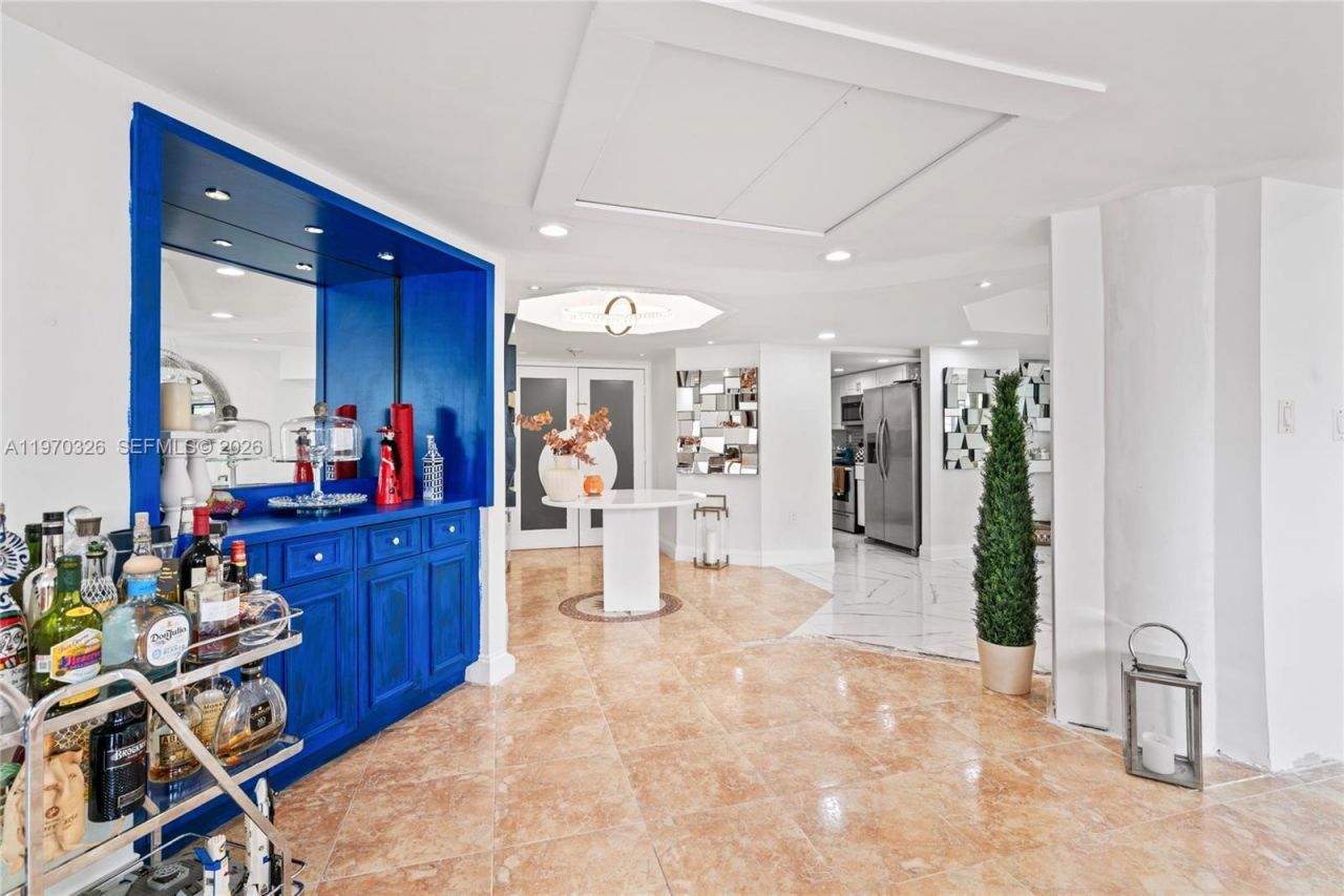 905 Brickell Bay Dr, Unit 230, Miami, FL 33131 Photo
