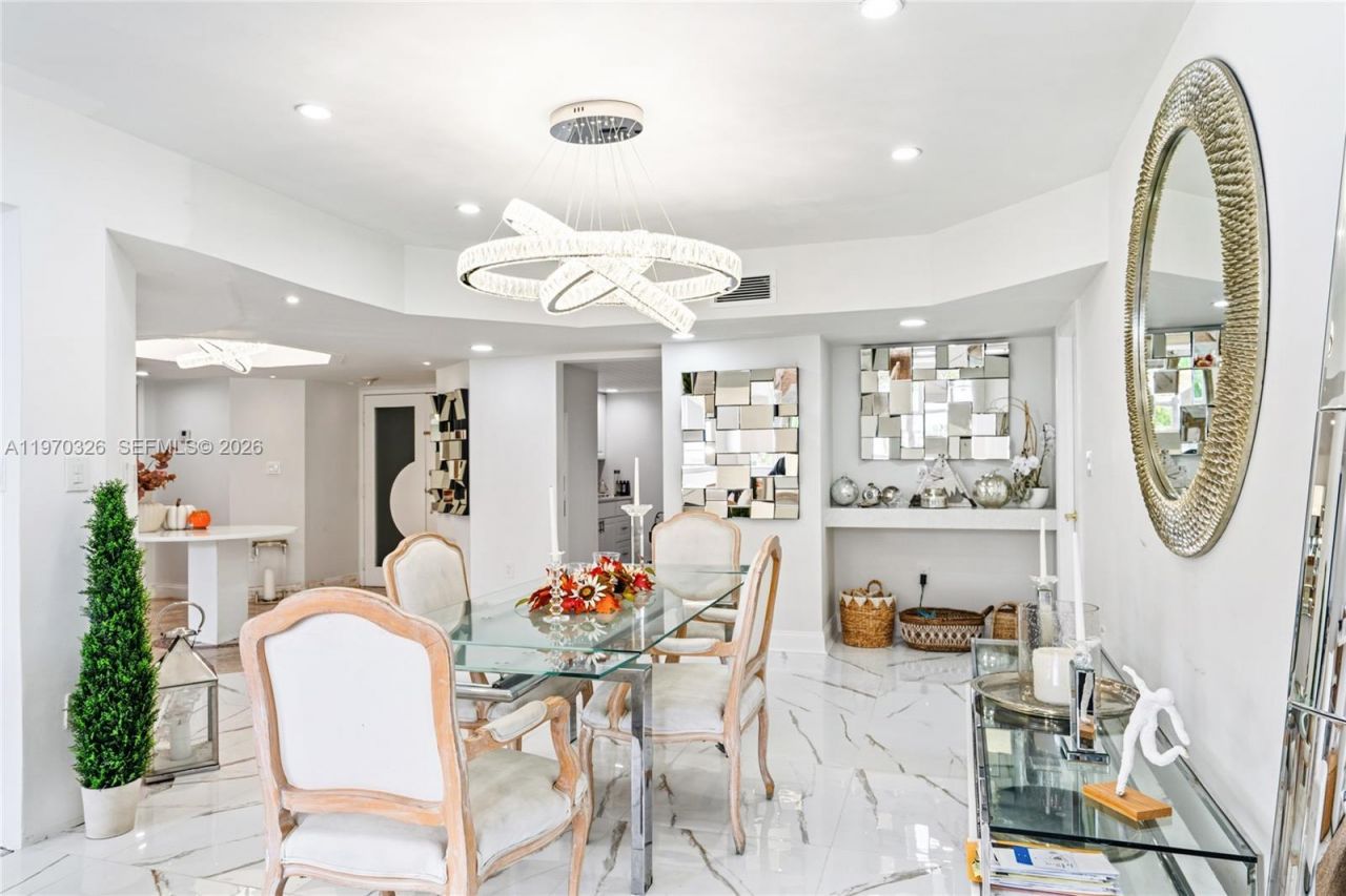 905 Brickell Bay Dr, Unit 230, Miami, FL 33131 Photo