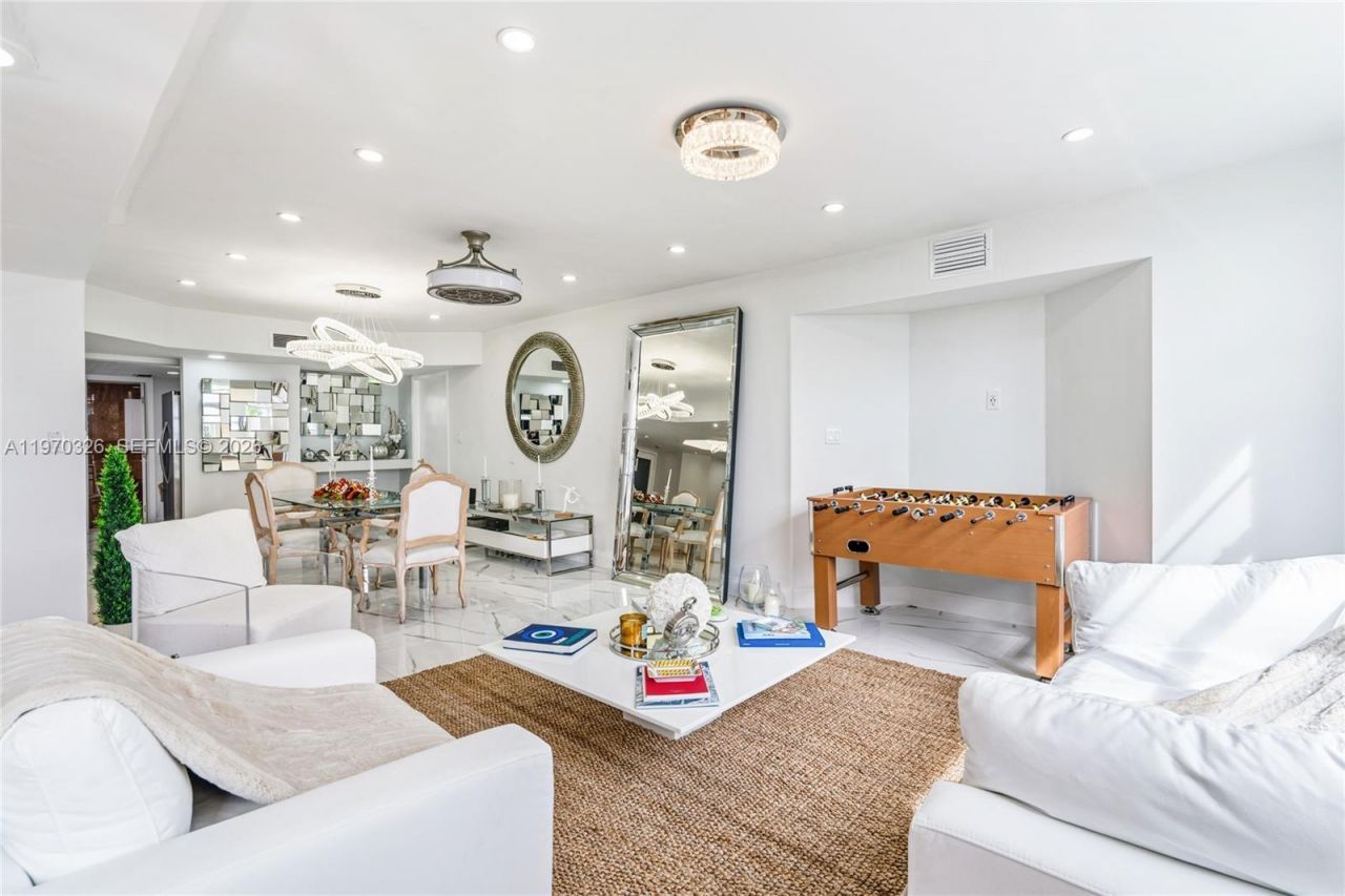 905 Brickell Bay Dr, Unit 230, Miami, FL 33131 Photo