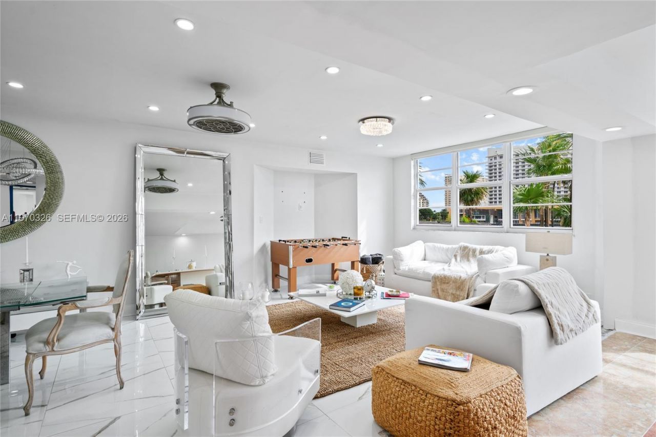 905 Brickell Bay Dr, Unit 230, Miami, FL 33131 Photo