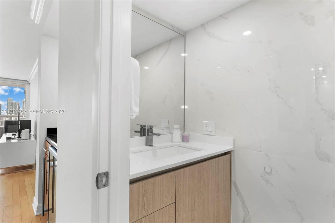 1717 N Bayshore Dr , Unit A-3137, Miami, FL 33132 Photo