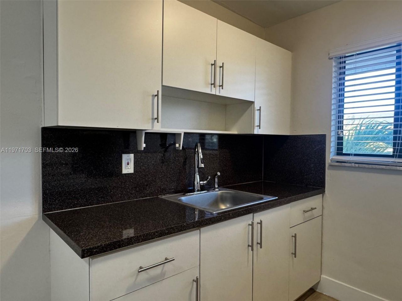 1330 W 29th St, Unit 39, Hialeah, FL 33012 Photo