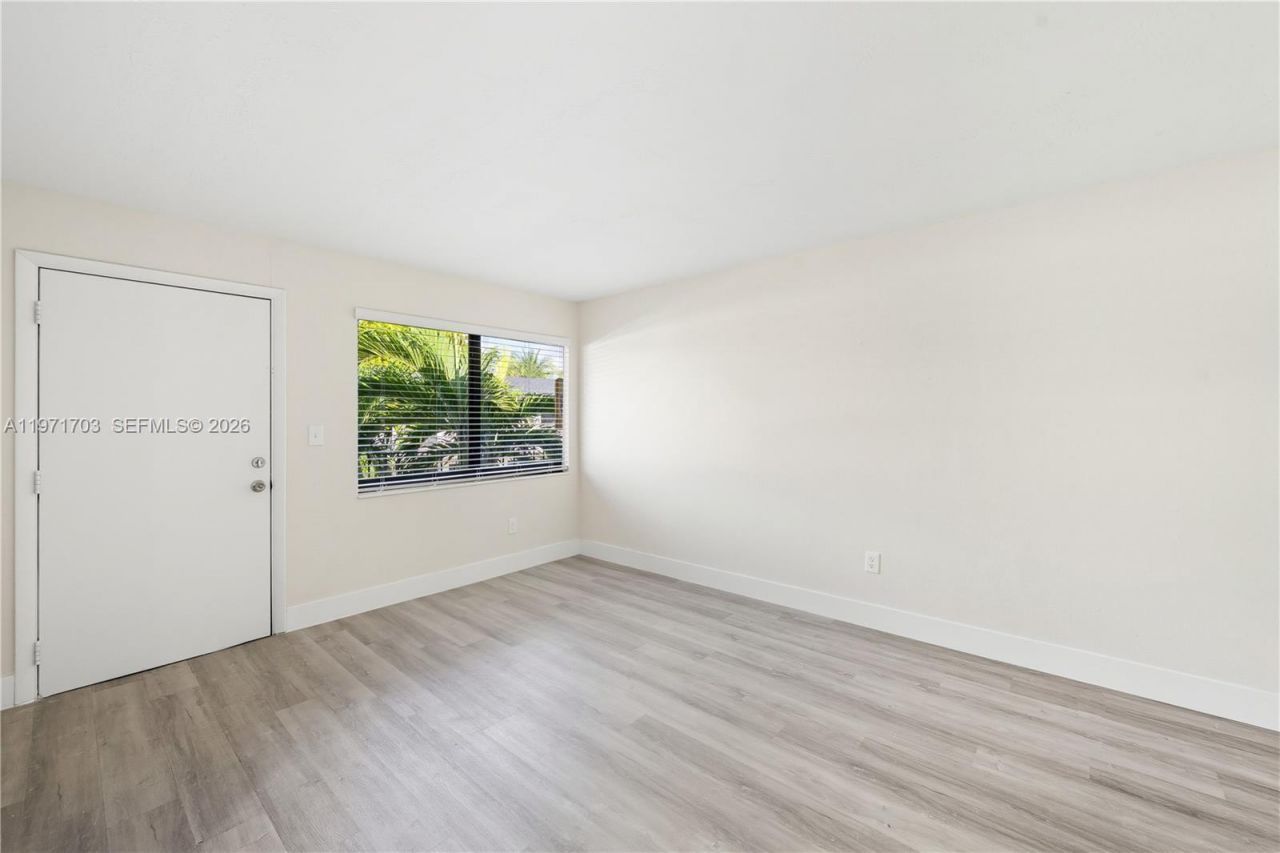 1330 W 29th St, Unit 39, Hialeah, FL 33012 Photo
