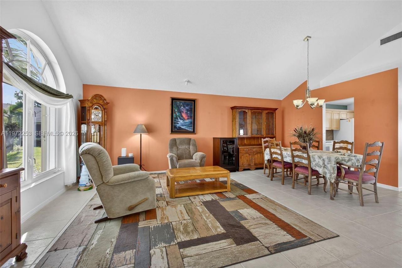 112 Camelot Ct , Royal Palm Beach, FL 33411 Photo