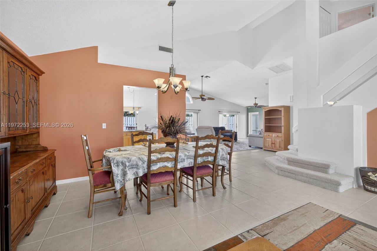 112 Camelot Ct , Royal Palm Beach, FL 33411 Photo