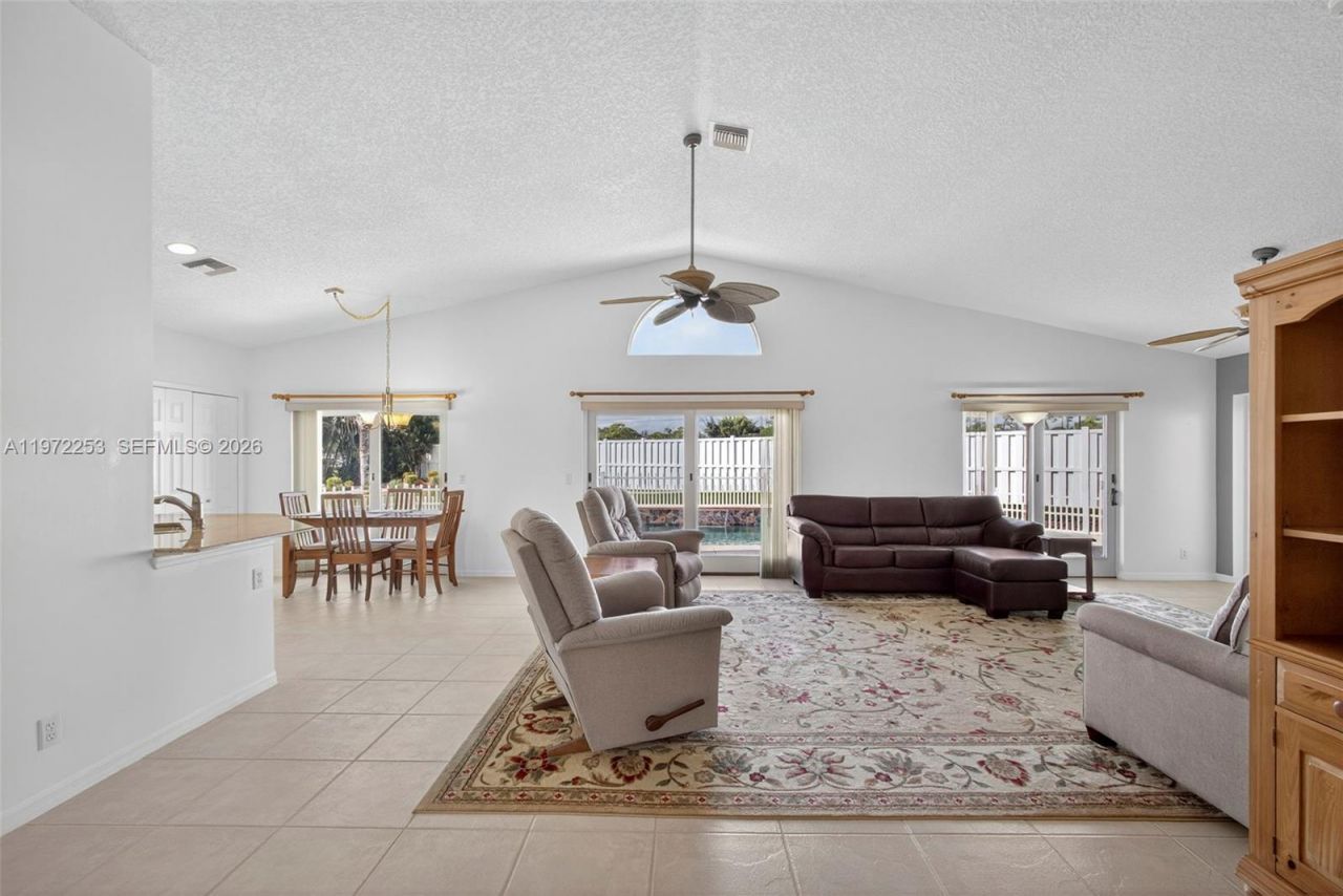 112 Camelot Ct , Royal Palm Beach, FL 33411 Photo