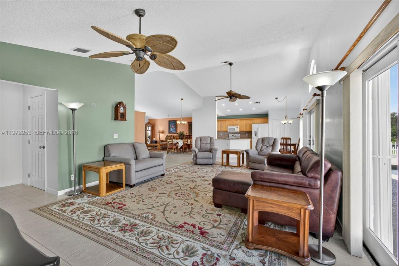 112 Camelot Ct , Royal Palm Beach, FL 33411 Photo