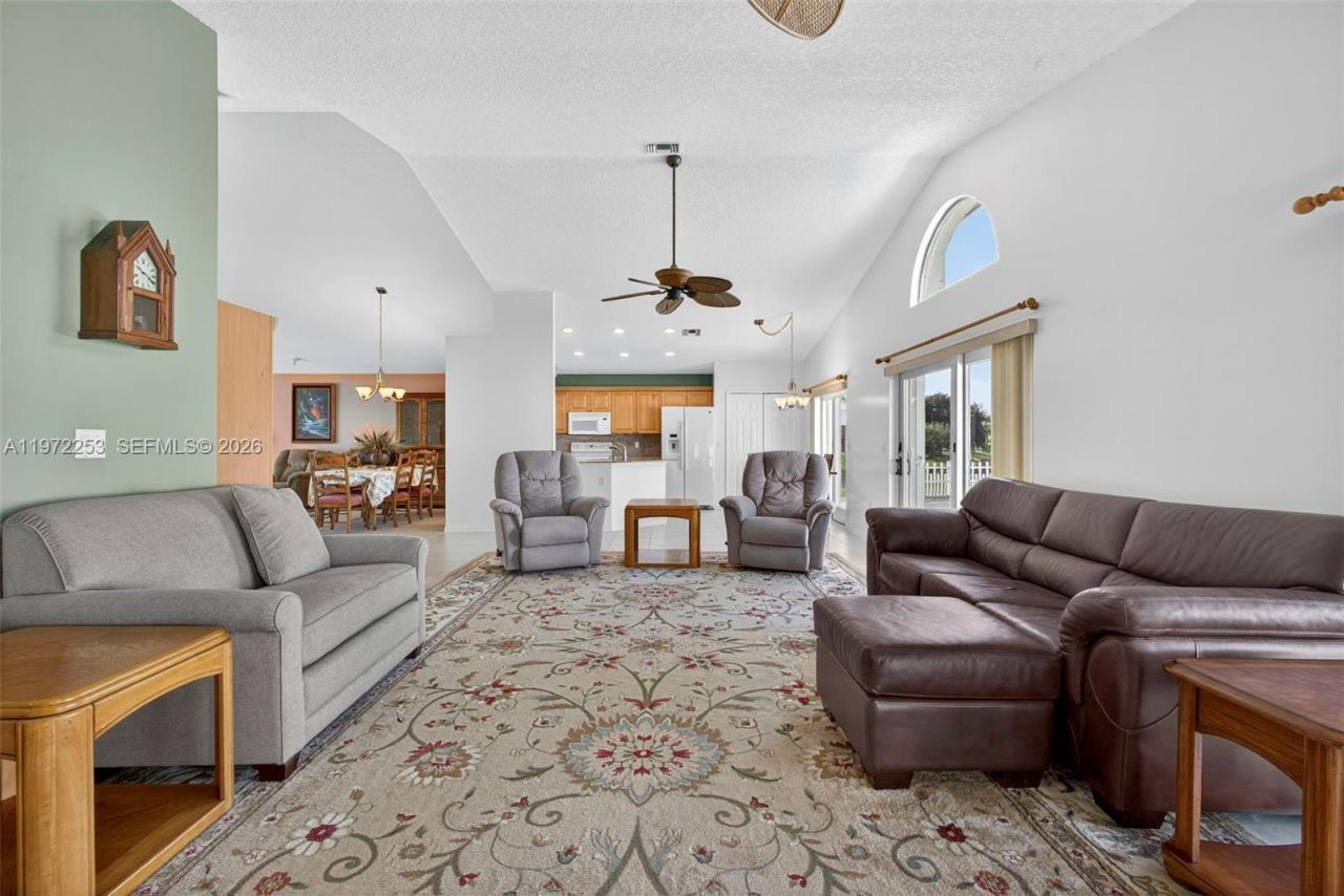 112 Camelot Ct , Royal Palm Beach, FL 33411 Photo