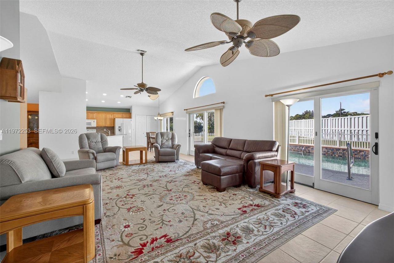 112 Camelot Ct , Royal Palm Beach, FL 33411 Photo