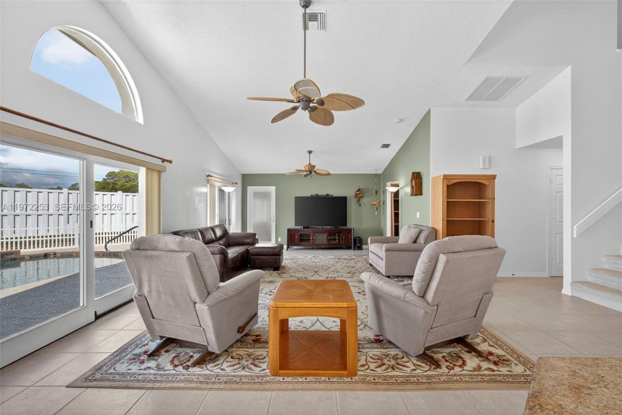 112 Camelot Ct , Royal Palm Beach, FL 33411 Photo