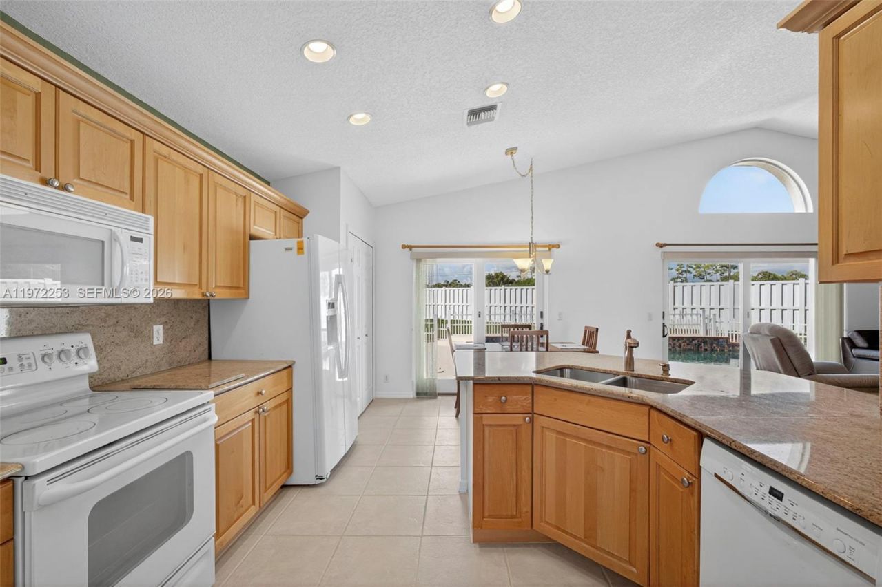 112 Camelot Ct , Royal Palm Beach, FL 33411 Photo