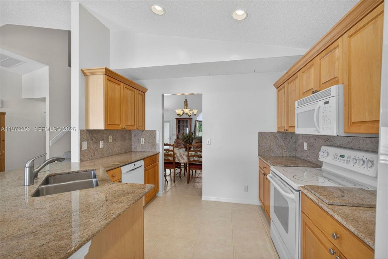 112 Camelot Ct , Royal Palm Beach, FL 33411 Photo