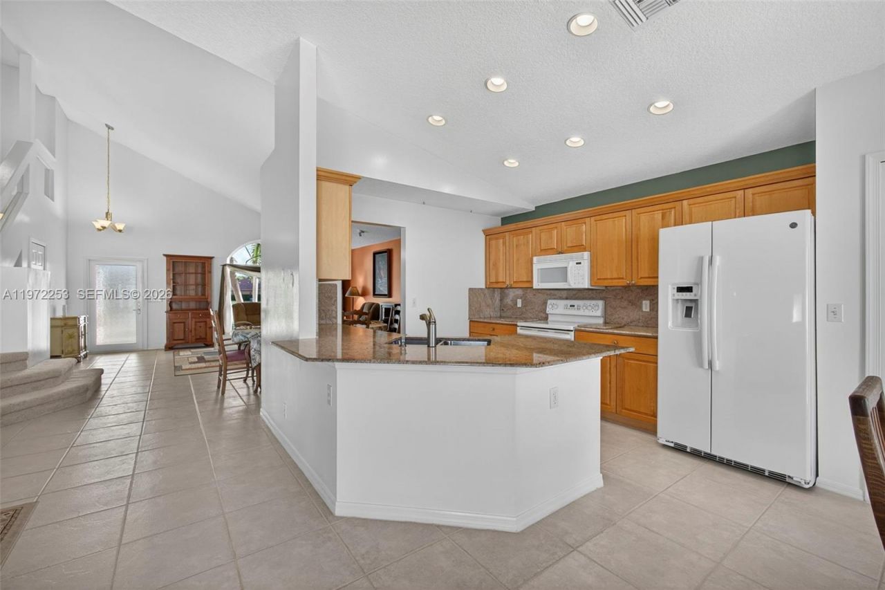 112 Camelot Ct , Royal Palm Beach, FL 33411 Photo