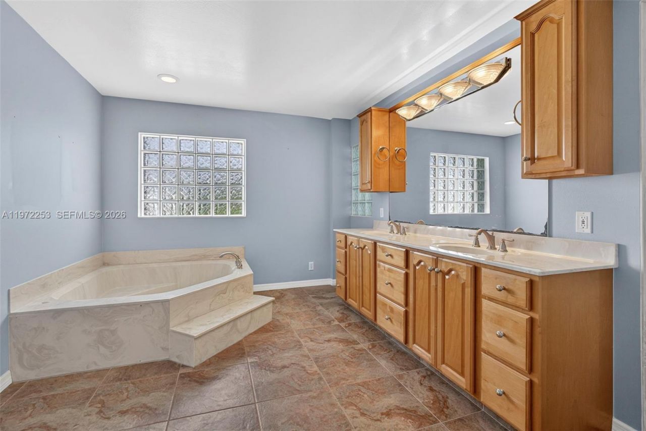 112 Camelot Ct , Royal Palm Beach, FL 33411 Photo