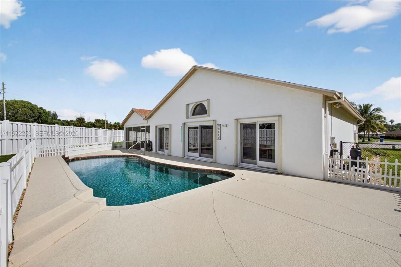 112 Camelot Ct , Royal Palm Beach, FL 33411 Photo