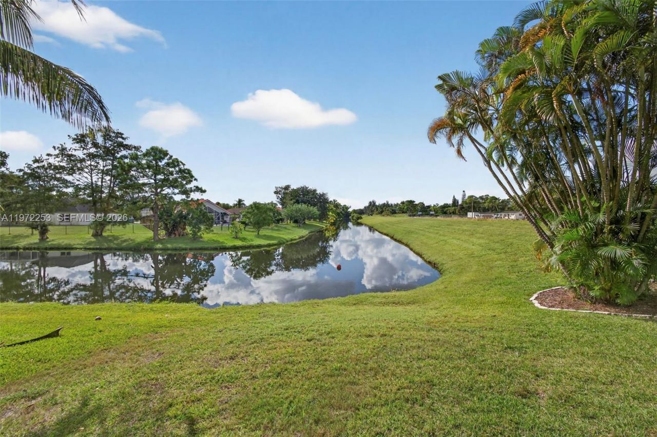 112 Camelot Ct , Royal Palm Beach, FL 33411 Photo