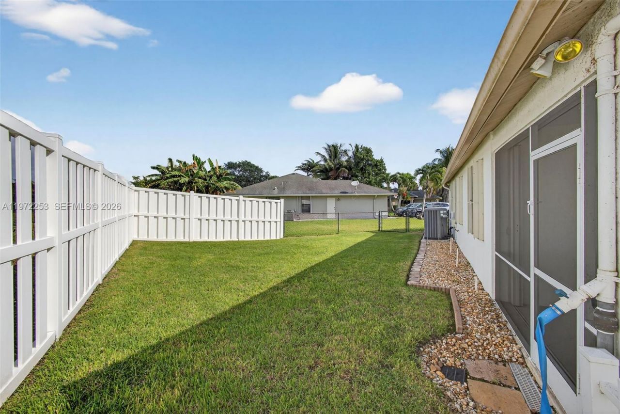 112 Camelot Ct , Royal Palm Beach, FL 33411 Photo