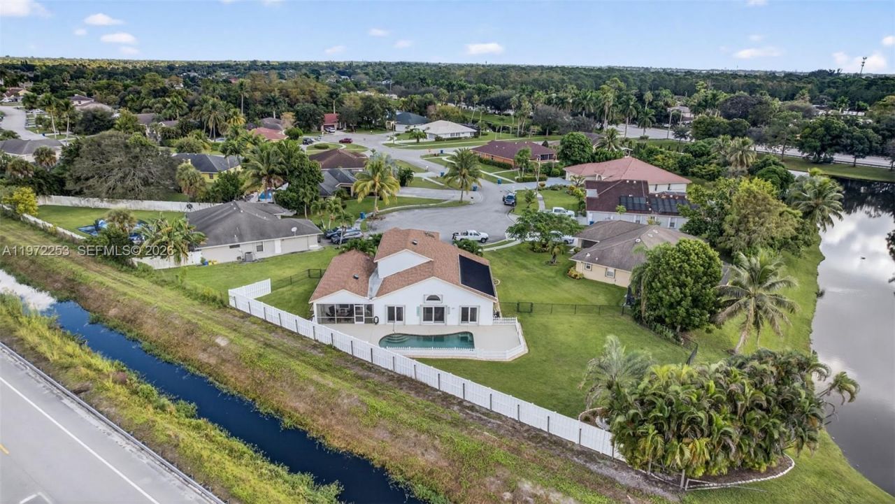 112 Camelot Ct , Royal Palm Beach, FL 33411 Photo