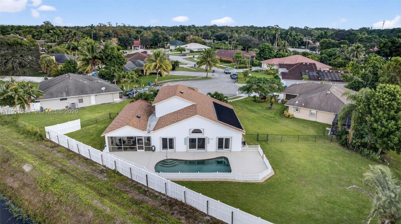 112 Camelot Ct , Royal Palm Beach, FL 33411 Photo